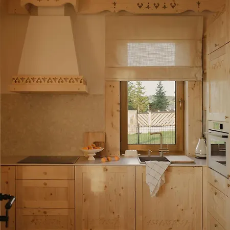 Lovelia - Luxury Mountain With Hot Tub Villa *