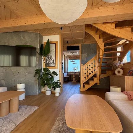 Lovelia - Luxury Mountain With Hot Tub Villa