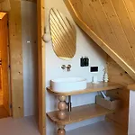 Lovelia - Luxury Mountain With Hot Tub Villa