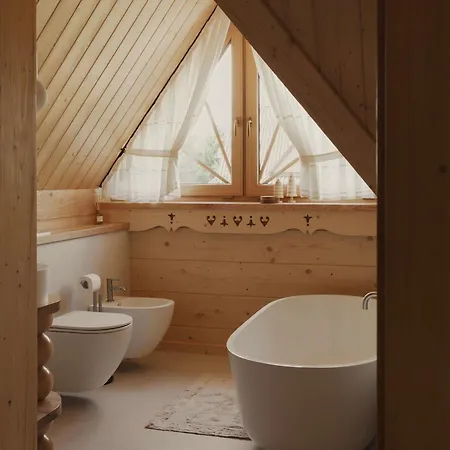 Lovelia - Luxury Mountain With Hot Tub Villa *
