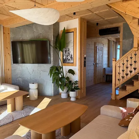 Lovelia - Luxury Mountain With Hot Tub Villa *