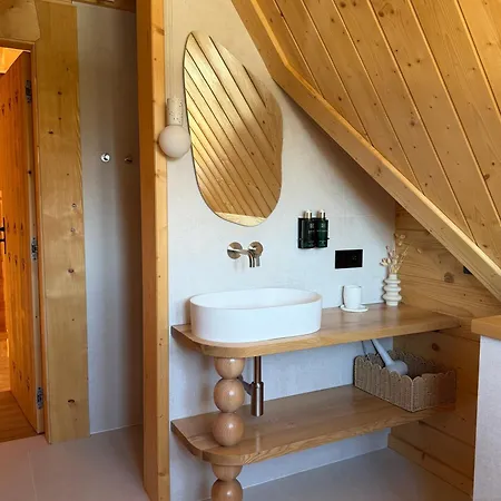 Lovelia - Luxury Mountain With Hot Tub Villa