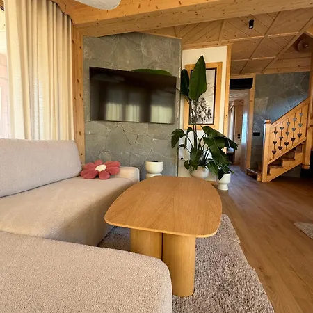 Lovelia - Luxury Mountain With Hot Tub *
