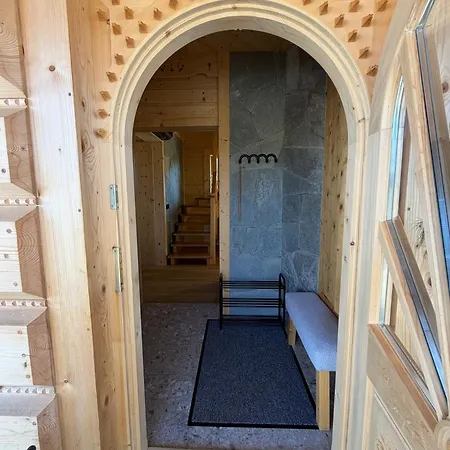 Lovelia - Luxury Mountain With Hot Tub Villa